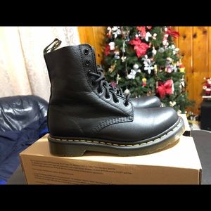 Black Dr. Martens - 1460 Pascal - Women’s size 8